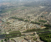 85564 Luchtfoto van de wijk Lombok te Utrecht, uit het zuidwesten, met op de voorgrond het sluizencomplex in het ...
